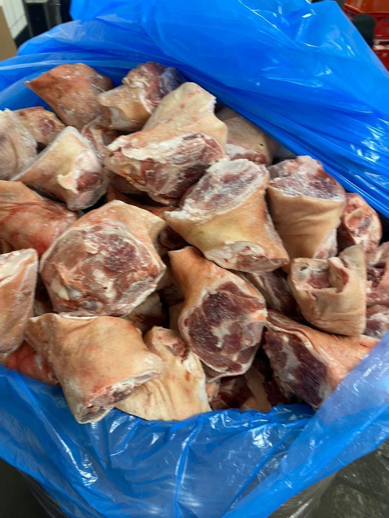 Hind hock with bone with rind knife cut (Porcine: Pork)